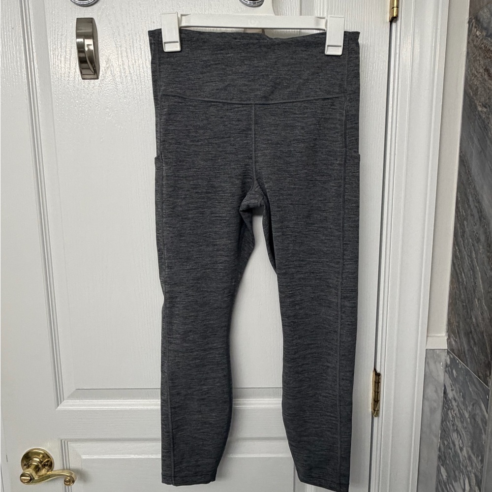 LIKE NEW! Athleta Leggings Ultimate Stash Pocket 7/8 Length